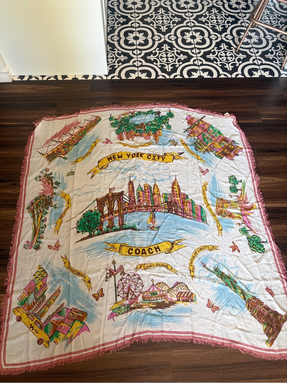 Coach New York City Illustrated Scarf - Pink Trim